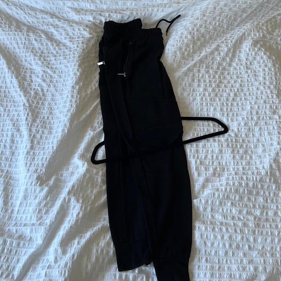 Guess black sweatpants good condition - Picture 1 of 1
